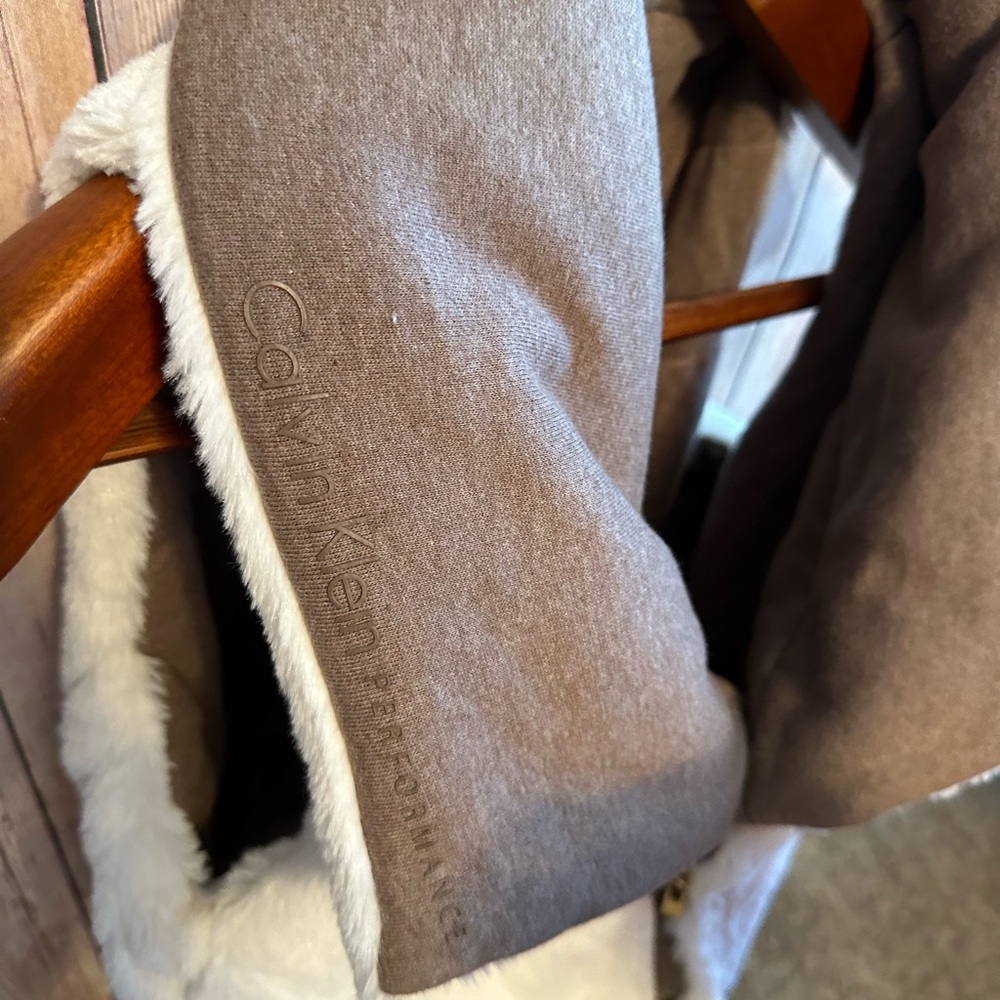 Calvin Klein Performance women’s L brown/ white faux fur puffer vest NWT - Picture 10 of 12
